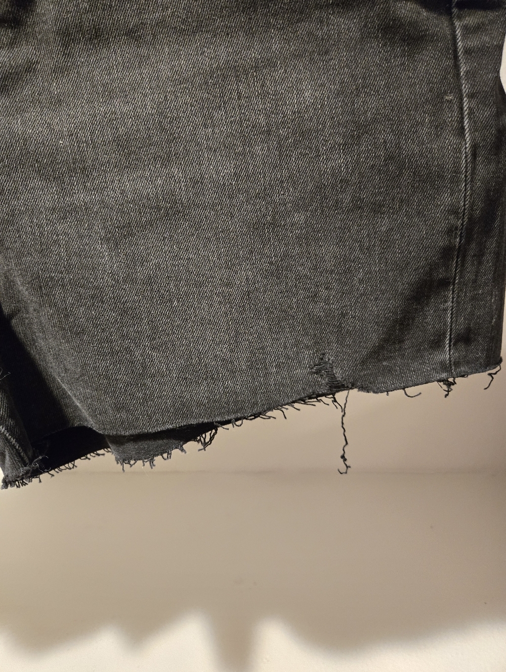 GAP Black 4" High Rise Cut Off Shorts - Picture 6 of 6